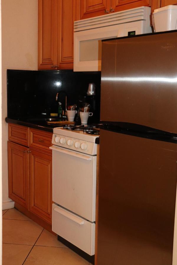 On Hollywood Beach - Affordable Two Bedrooms Sleeps 6 With Two Bathrooms Dania Beach Εξωτερικό φωτογραφία
