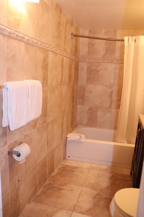 On Hollywood Beach - Affordable Two Bedrooms Sleeps 6 With Two Bathrooms Dania Beach Εξωτερικό φωτογραφία