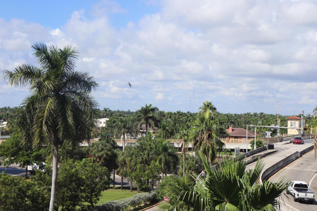 On Hollywood Beach - Affordable Two Bedrooms Sleeps 6 With Two Bathrooms Dania Beach Εξωτερικό φωτογραφία