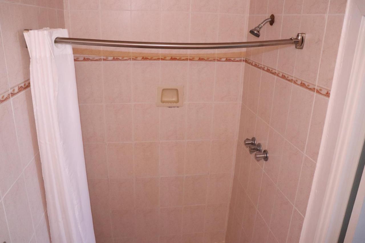 On Hollywood Beach - Affordable Two Bedrooms Sleeps 6 With Two Bathrooms Dania Beach Εξωτερικό φωτογραφία