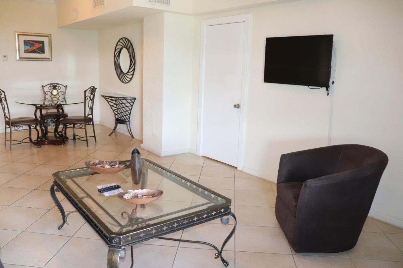 On Hollywood Beach - Affordable Two Bedrooms Sleeps 6 With Two Bathrooms Dania Beach Εξωτερικό φωτογραφία
